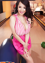 Bowled Over By Hitomi Big Tits Models