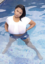 Kim Beltran: Tits in the Sun Big Tits Models