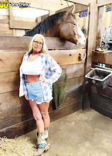 BONUS PHOTOS: Down on the farm with Maddie Cross Big Tits Models