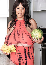 Roxi's Breast Fruit Big Tits Models